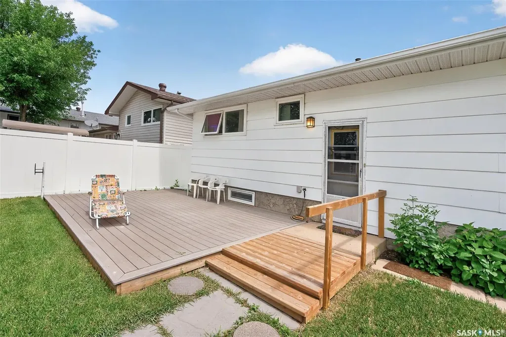 1028 Rorison Avenue Moose Jaw SK S6H 6W5