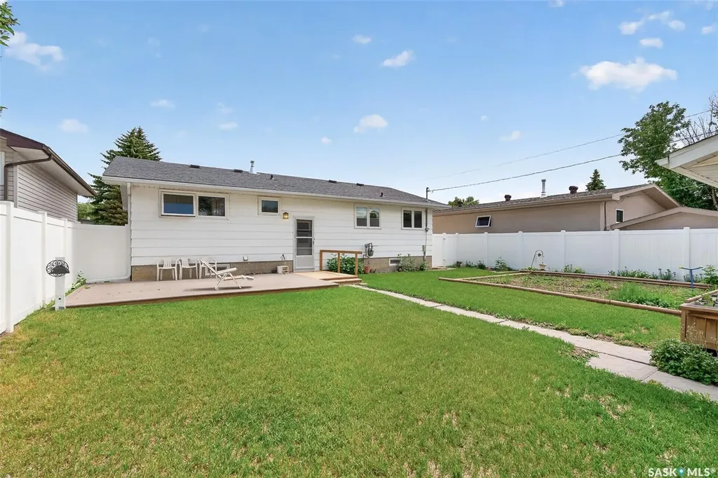 1028 Rorison Avenue Moose Jaw SK S6H 6W5