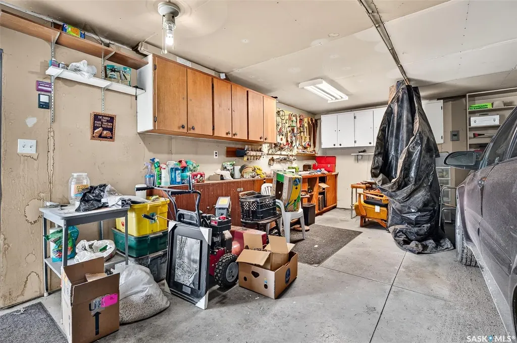 1028 Rorison Avenue Moose Jaw SK S6H 6W5