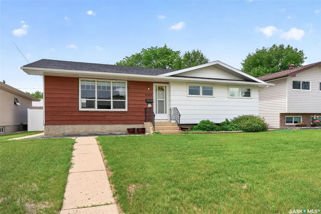 1028 Rorison Avenue Moose Jaw SK S6H 6W5