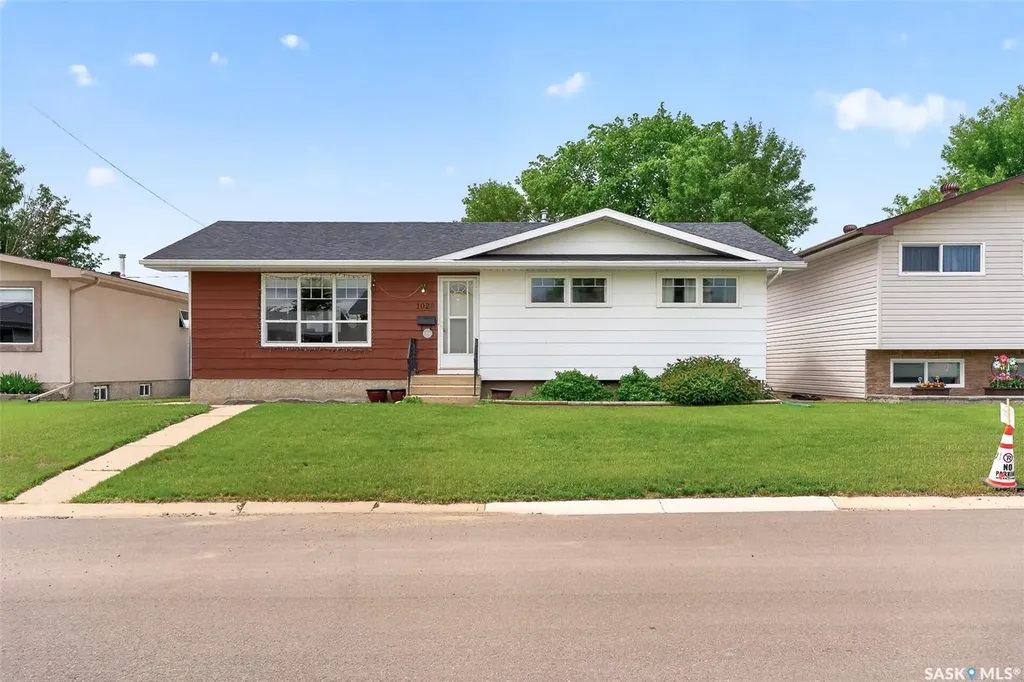 1028 Rorison Avenue Moose Jaw SK S6H 6W5