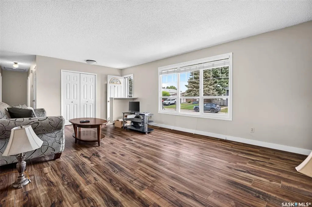 1028 Rorison Avenue Moose Jaw SK S6H 6W5
