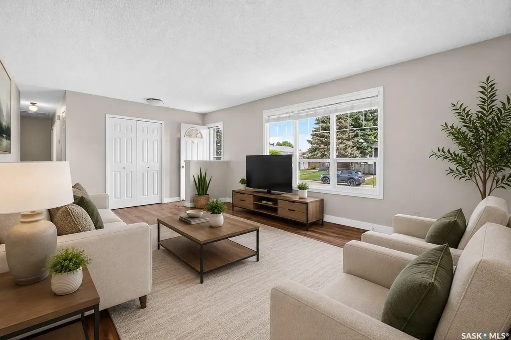 1028 Rorison Avenue Moose Jaw SK S6H 6W5
