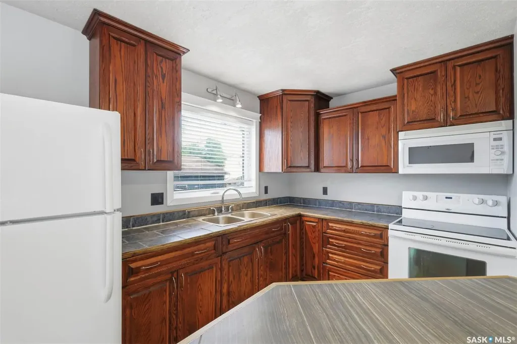 483 Wakabayashi Crescent Saskatoon SK S7K 7M6
