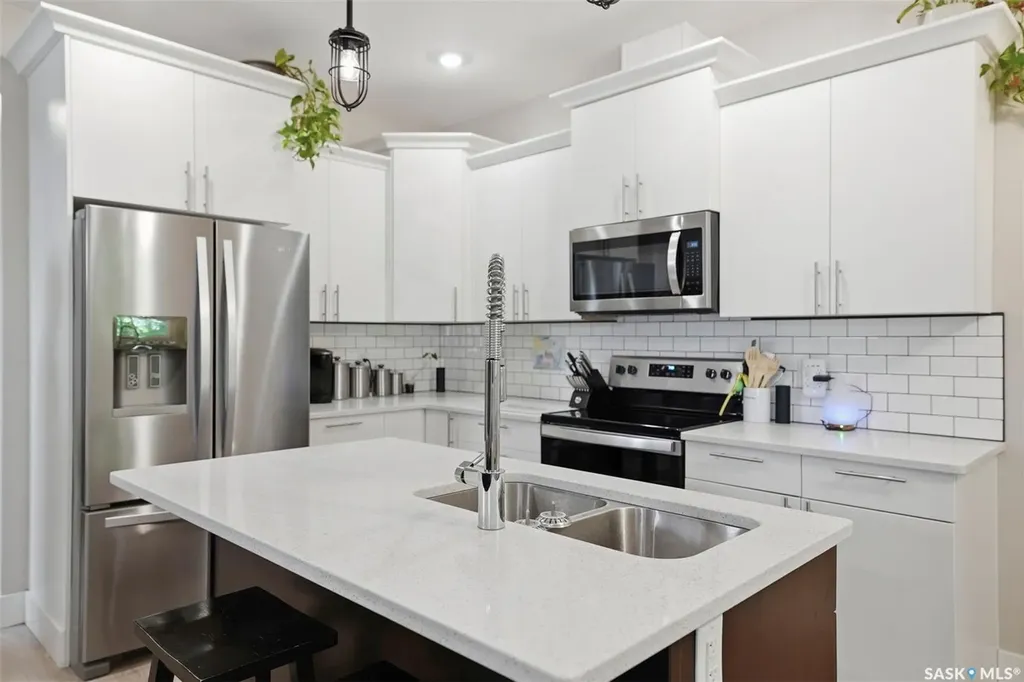 3220 11th Street Saskatoon SK S7M 5M4