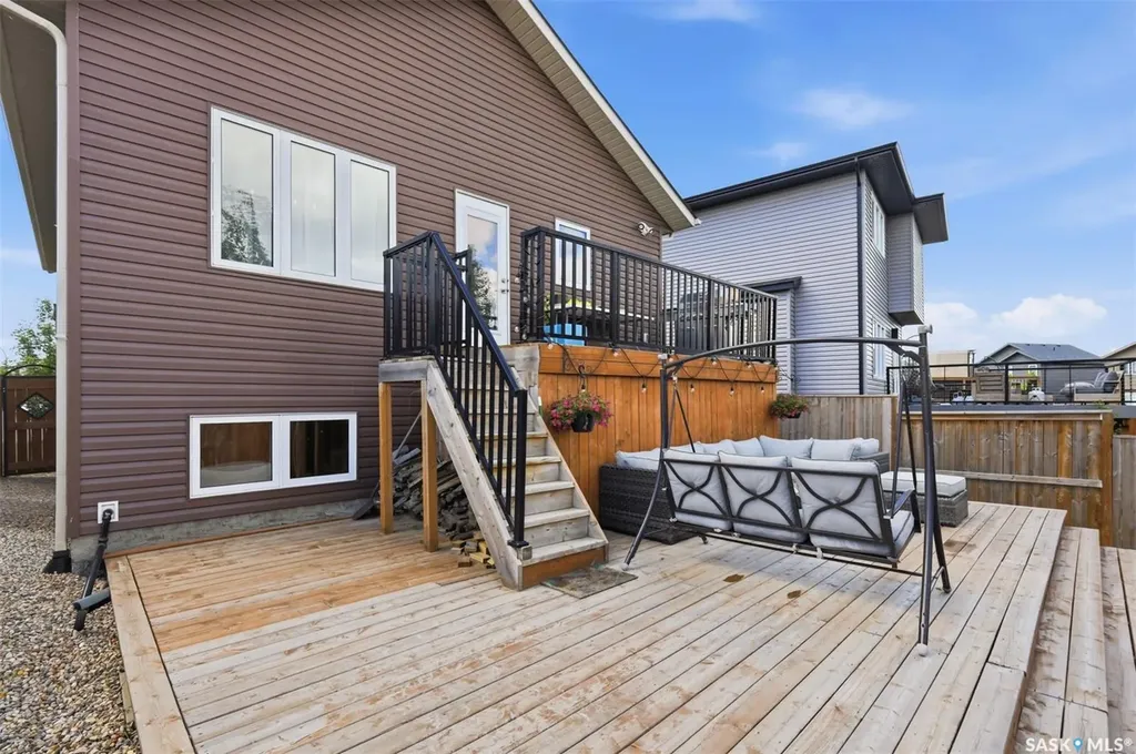 359 Underhill Bend Saskatoon SK S7V 0N1