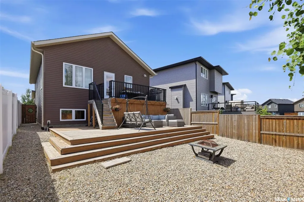359 Underhill Bend Saskatoon SK S7V 0N1
