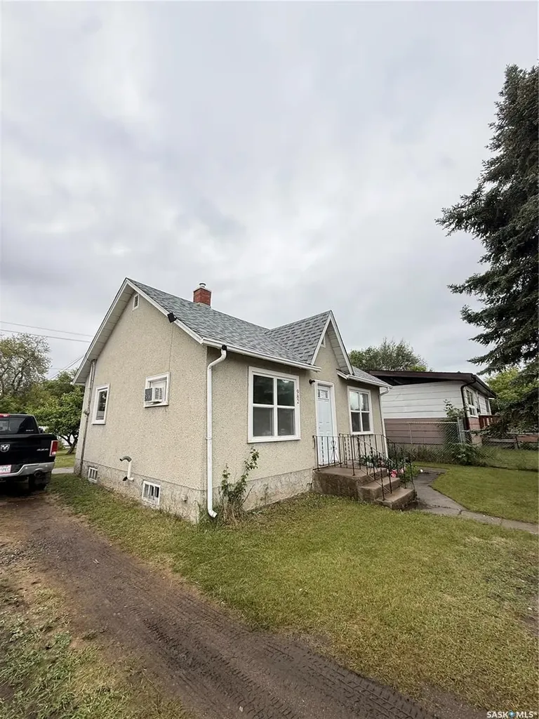 982 12th Street W Prince Albert SK S6V 3C7