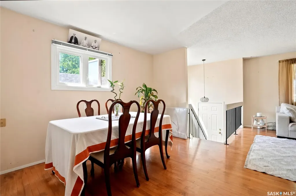 724 M Avenue S Saskatoon SK S7M 2L4