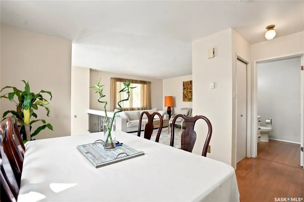 724 M Avenue S Saskatoon SK S7M 2L4