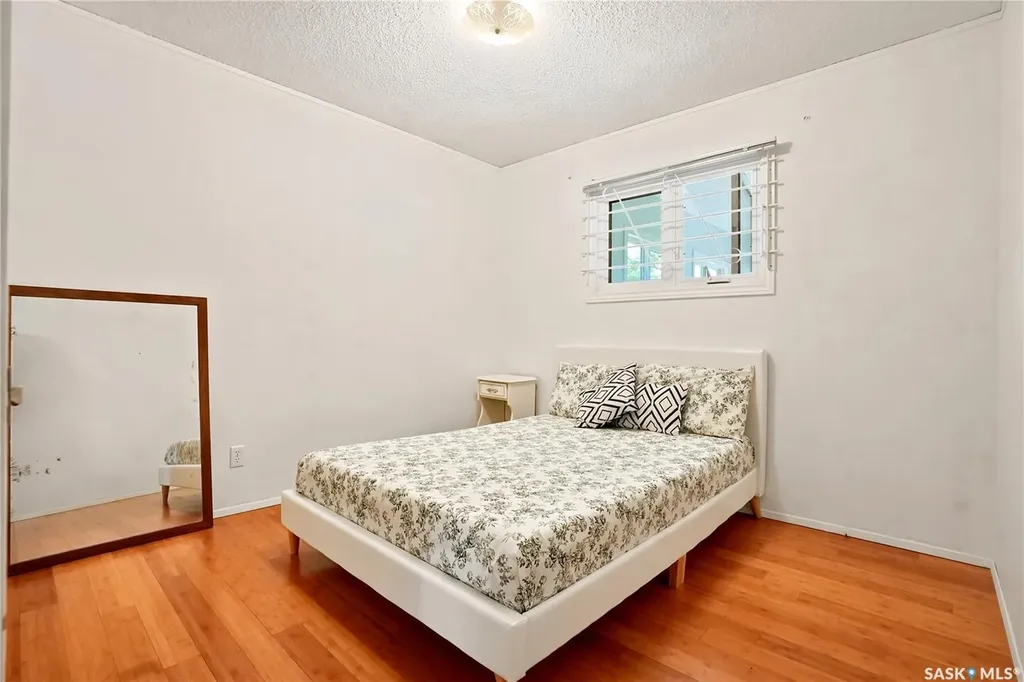 724 M Avenue S Saskatoon SK S7M 2L4