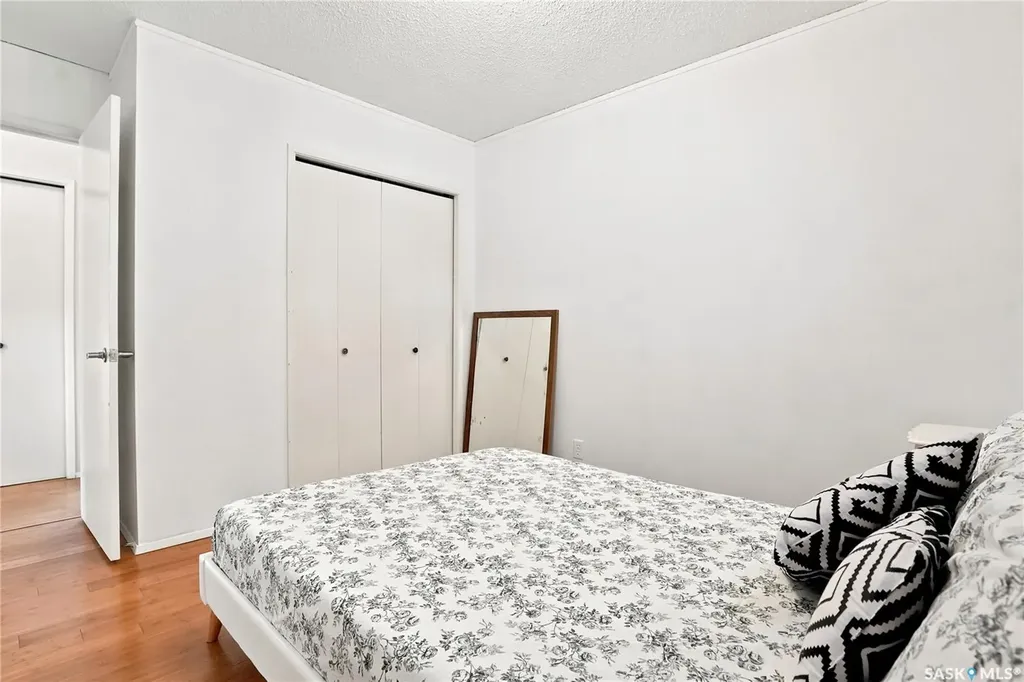 724 M Avenue S Saskatoon SK S7M 2L4