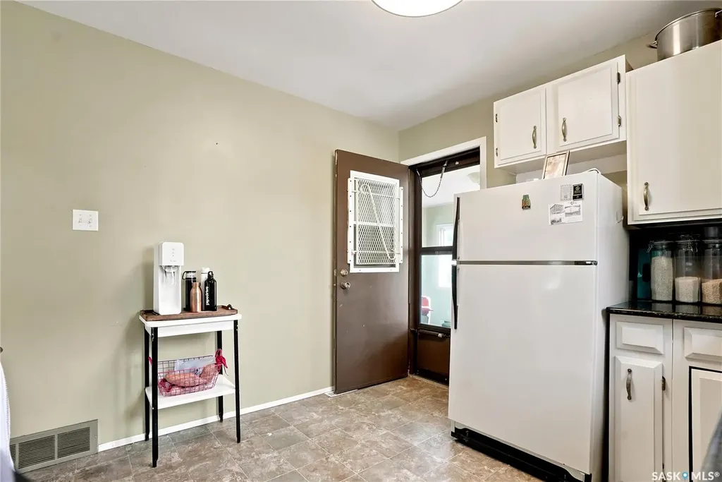 724 M Avenue S Saskatoon SK S7M 2L4