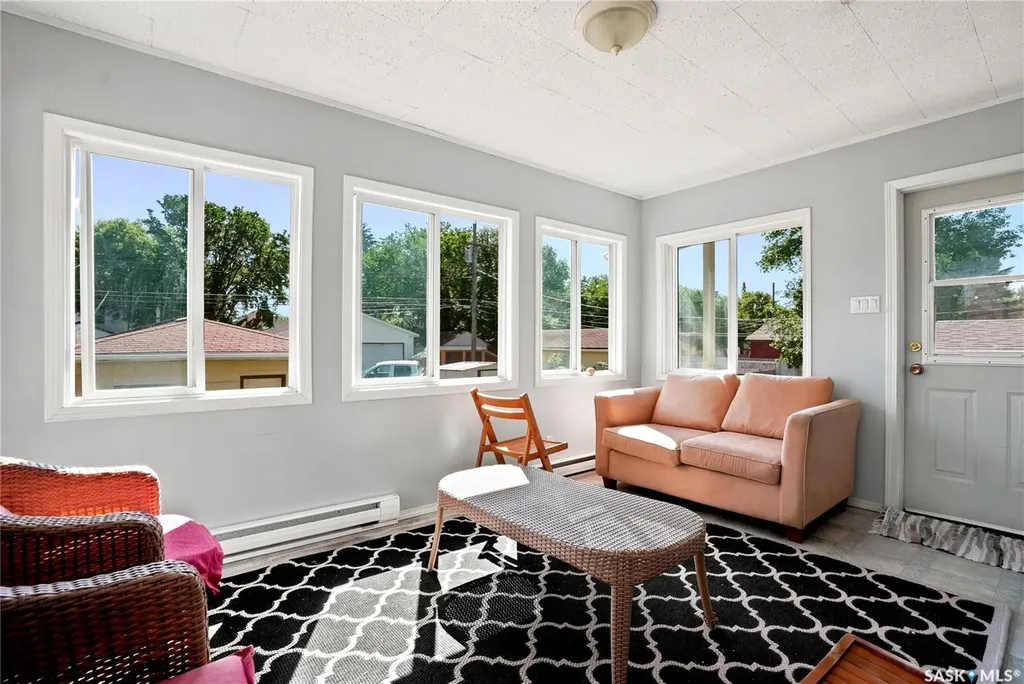 724 M Avenue S Saskatoon SK S7M 2L4