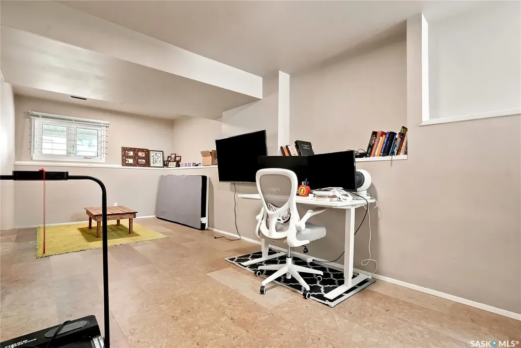 724 M Avenue S Saskatoon SK S7M 2L4
