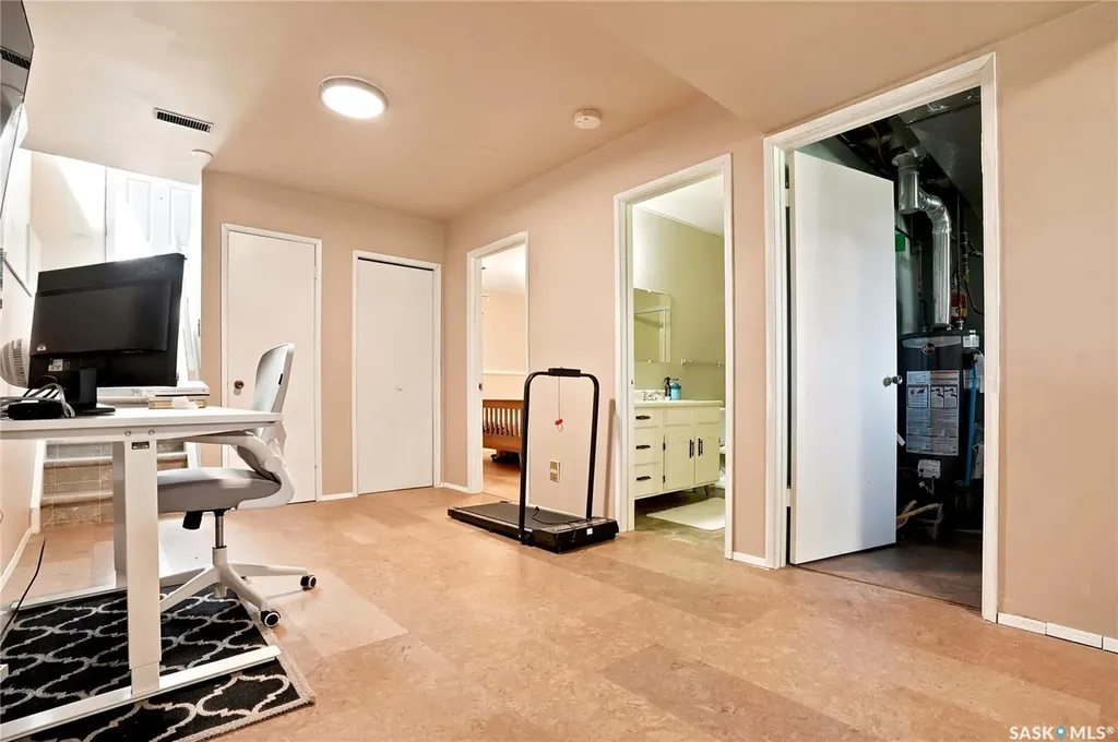 724 M Avenue S Saskatoon SK S7M 2L4