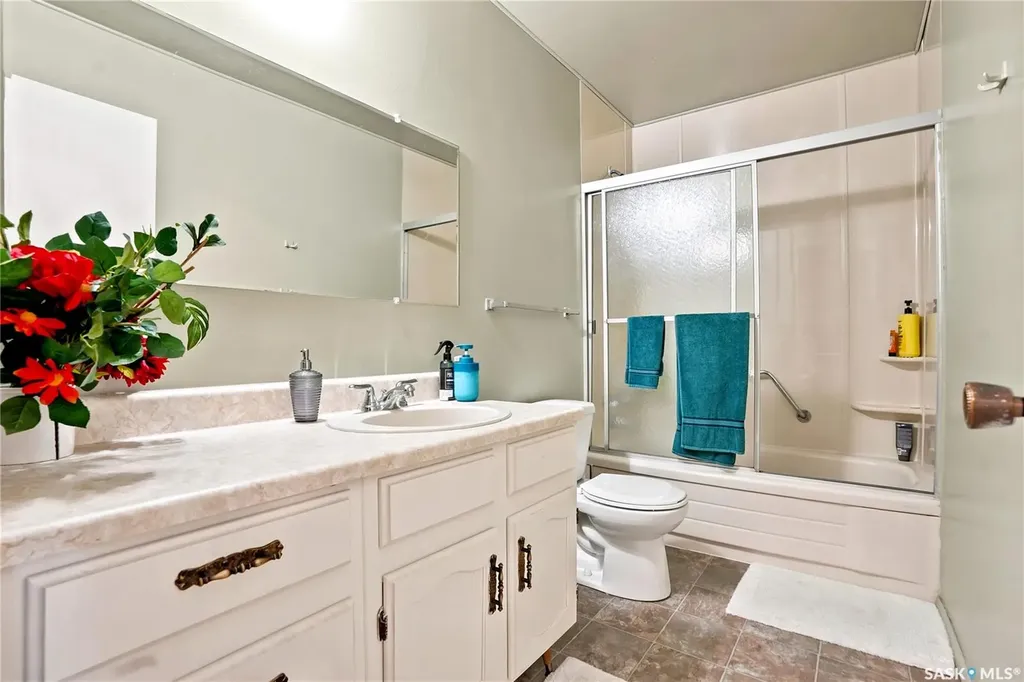 724 M Avenue S Saskatoon SK S7M 2L4