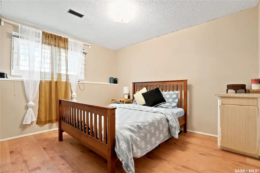 724 M Avenue S Saskatoon SK S7M 2L4
