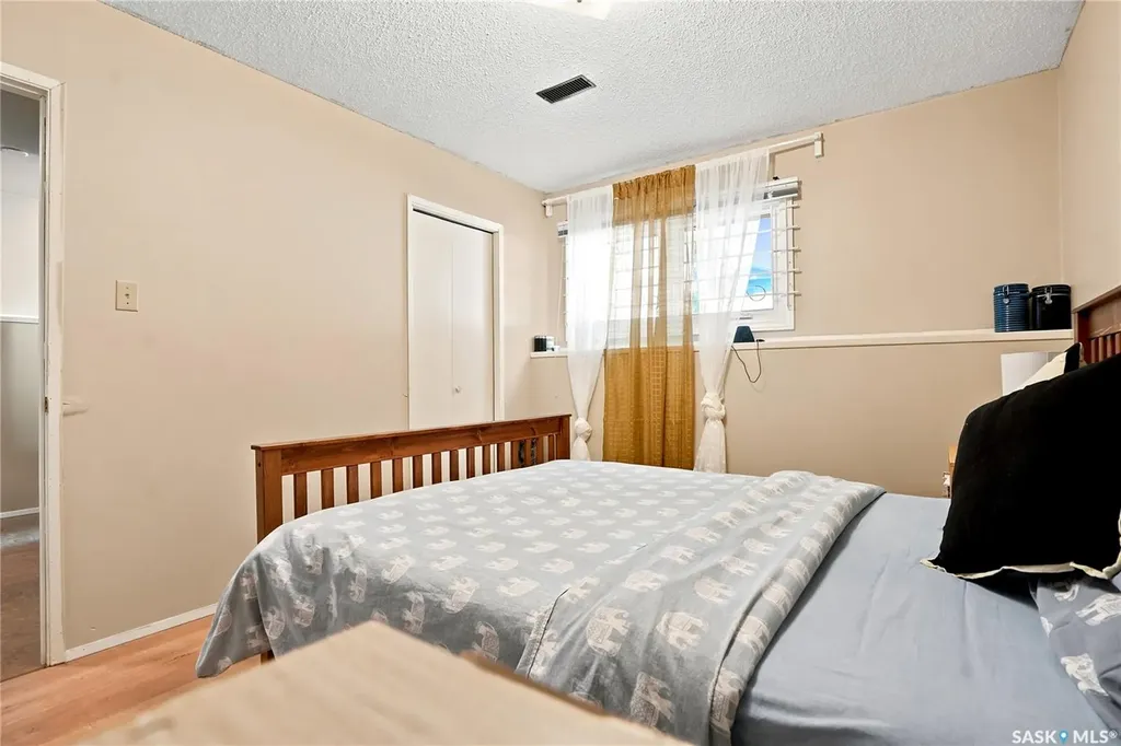 724 M Avenue S Saskatoon SK S7M 2L4