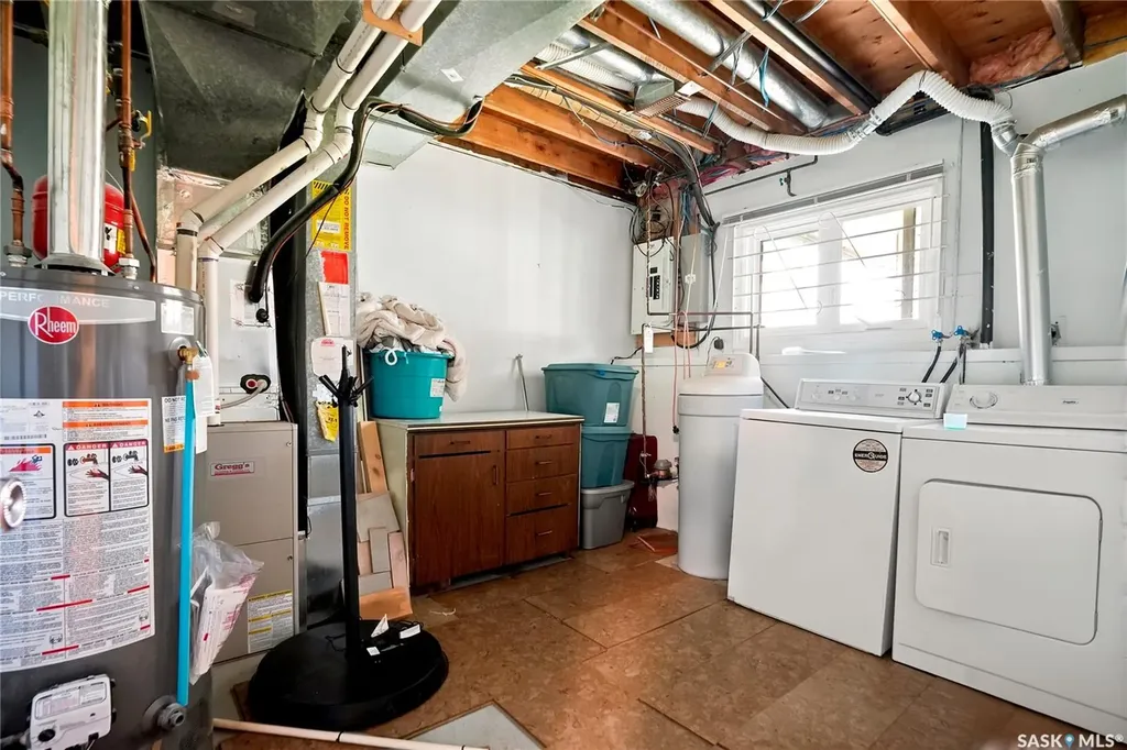 724 M Avenue S Saskatoon SK S7M 2L4