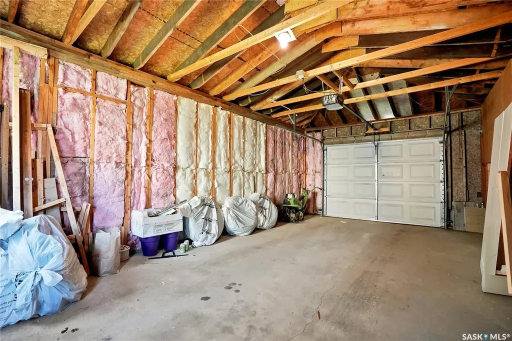 724 M Avenue S Saskatoon SK S7M 2L4