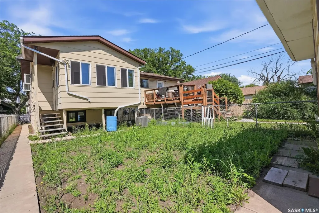 724 M Avenue S Saskatoon SK S7M 2L4