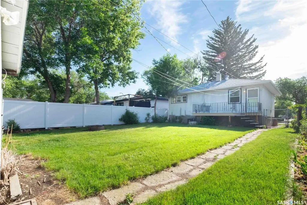 1414 Grey Street Regina SK S4T 5H6
