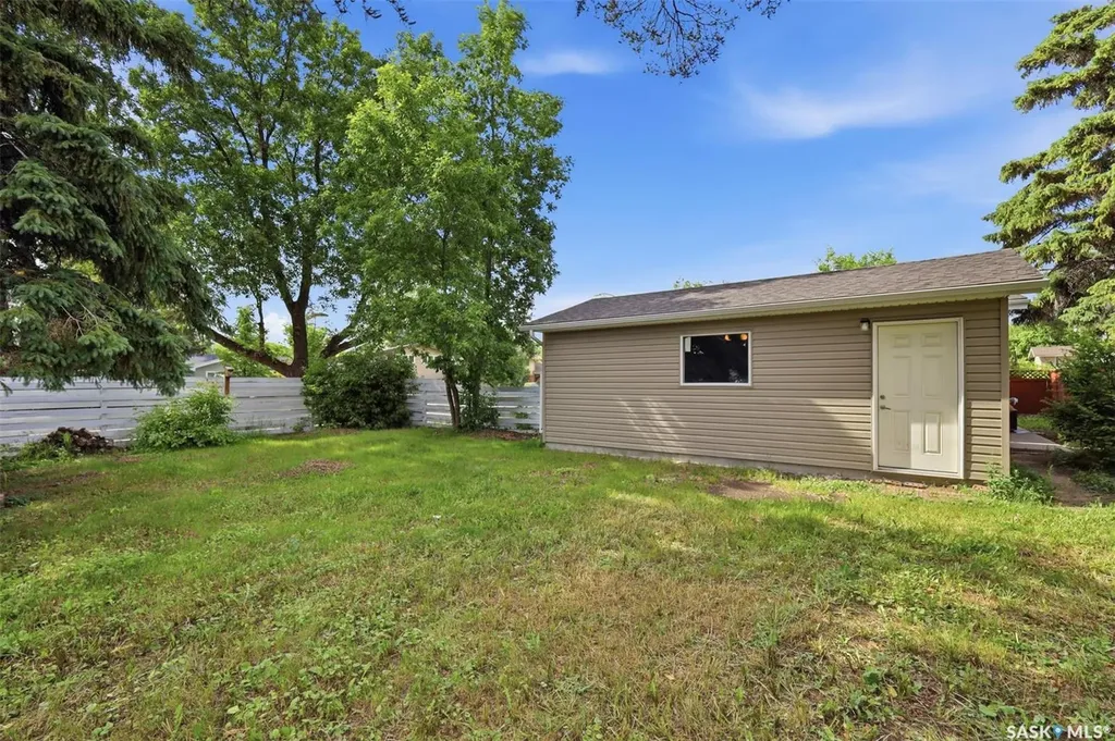 101 Salisbury Drive Saskatoon SK S7H 4B7