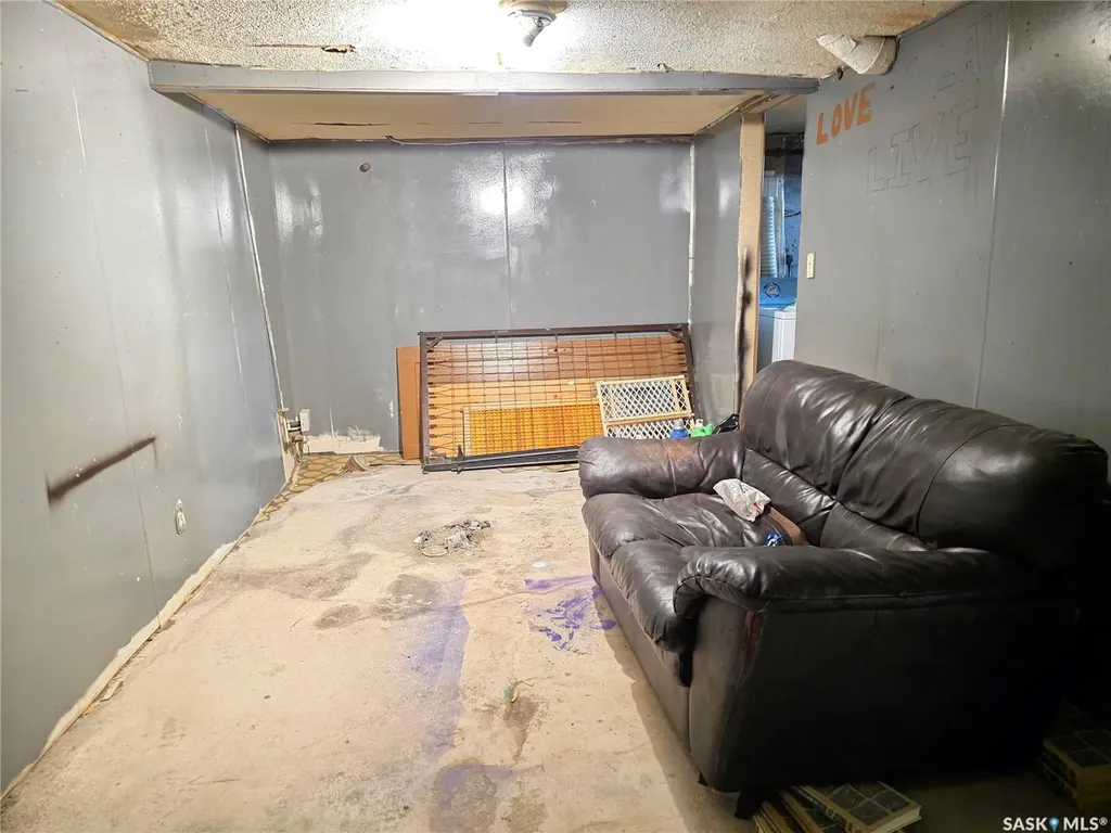 236 6th Avenue NE Swift Current SK S9H 2M2