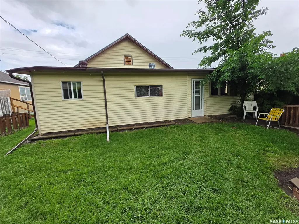 236 6th Avenue NE Swift Current SK S9H 2M2