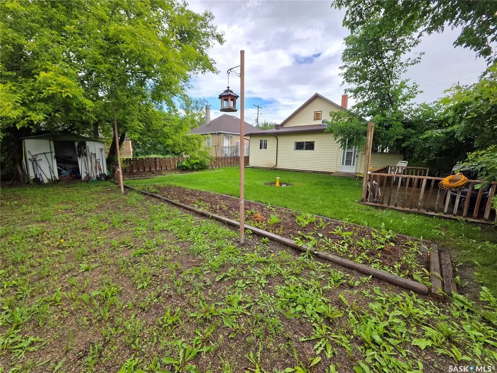 236 6th Avenue NE Swift Current SK S9H 2M2