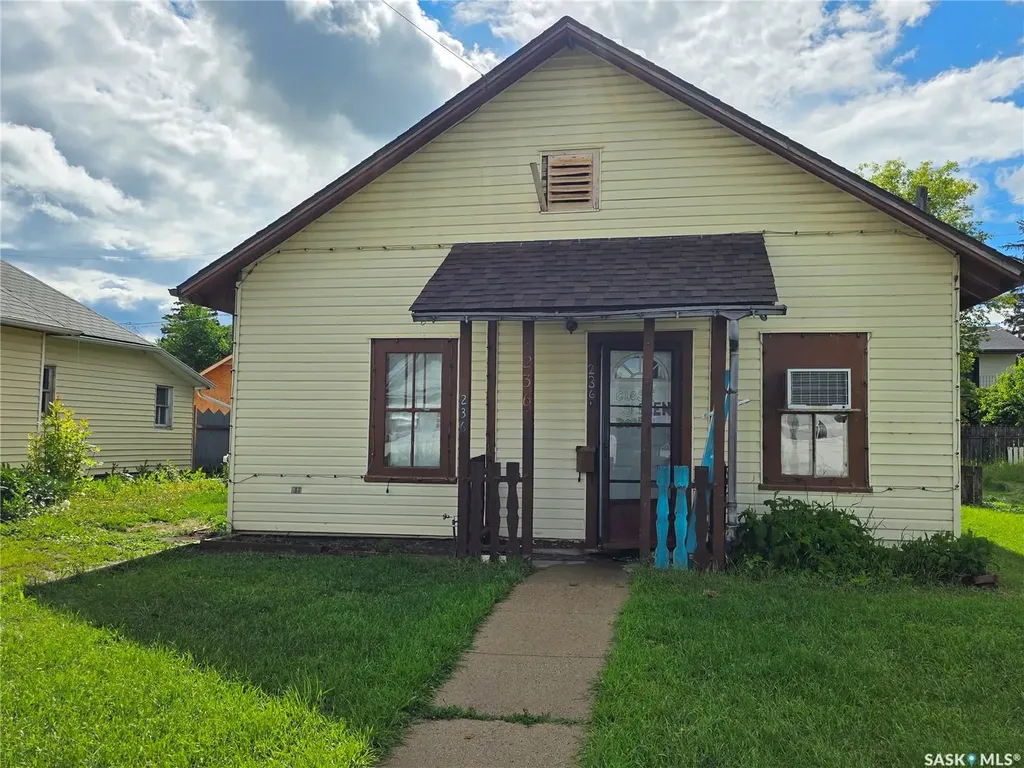 236 6th Avenue NE Swift Current SK S9H 2M2