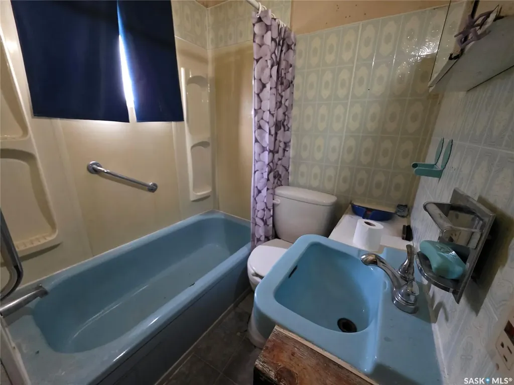 236 6th Avenue NE Swift Current SK S9H 2M2