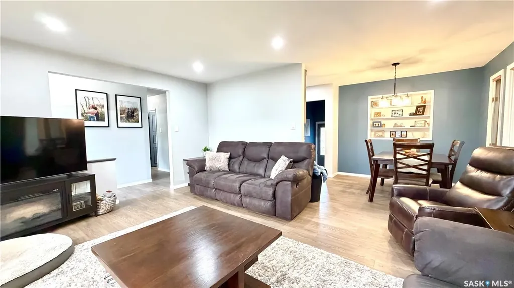 10 Stewart Avenue Saskatoon SK S7L 3S6