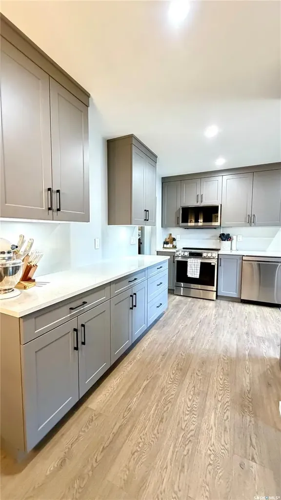 10 Stewart Avenue Saskatoon SK S7L 3S6