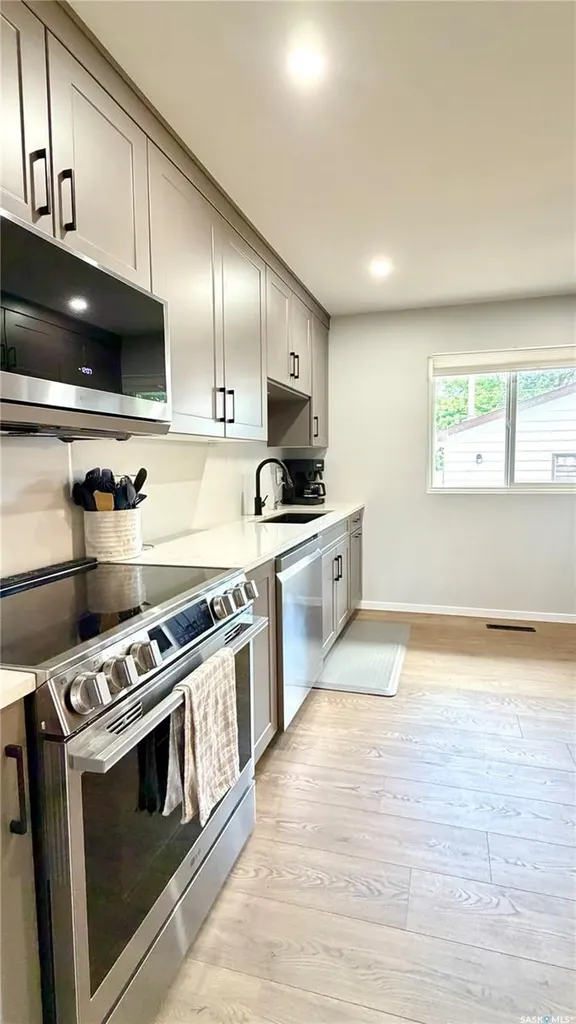 10 Stewart Avenue Saskatoon SK S7L 3S6