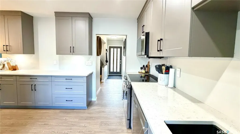 10 Stewart Avenue Saskatoon SK S7L 3S6