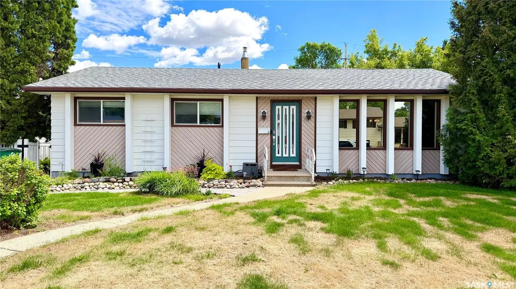 10 Stewart Avenue Saskatoon SK S7L 3S6