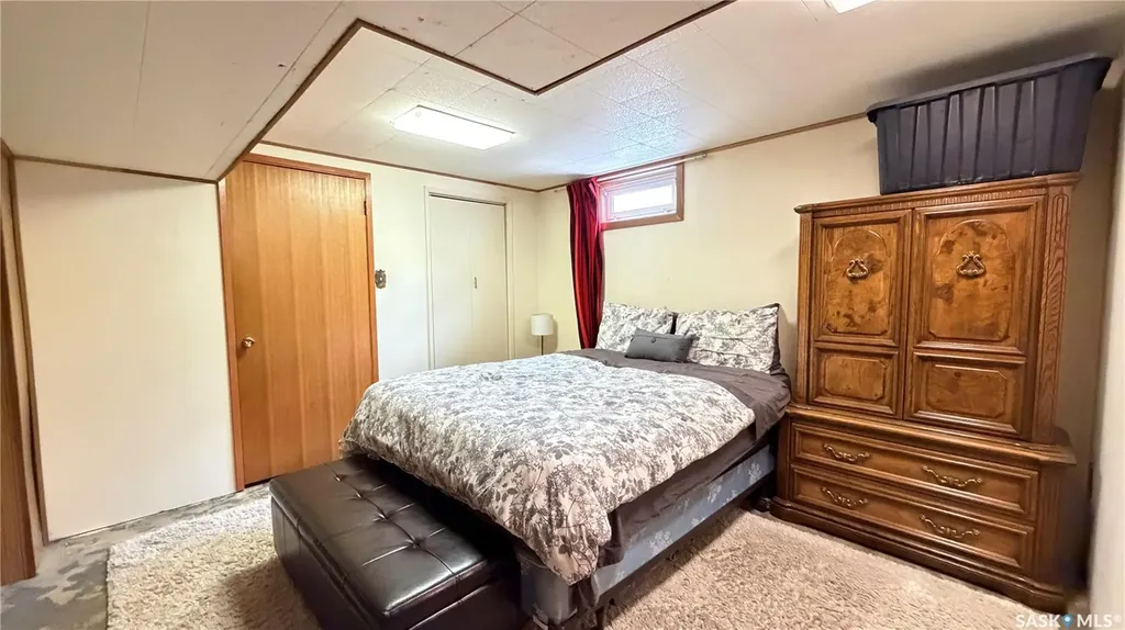 10 Stewart Avenue Saskatoon SK S7L 3S6