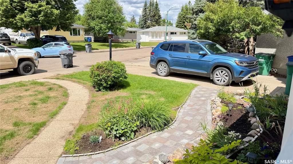 10 Stewart Avenue Saskatoon SK S7L 3S6