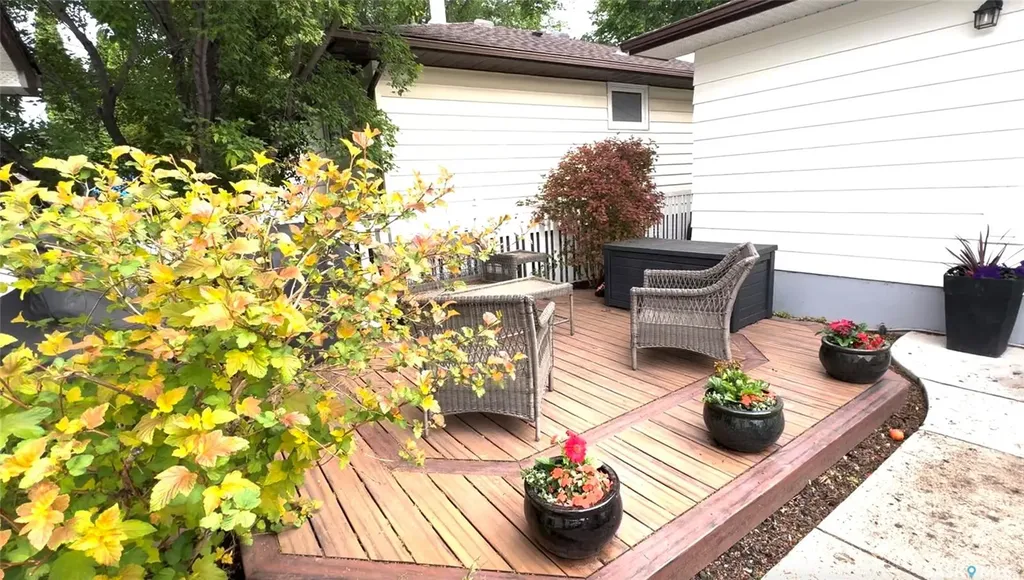10 Stewart Avenue Saskatoon SK S7L 3S6