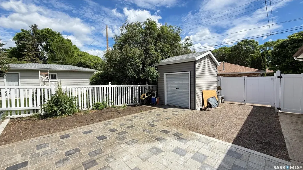 10 Stewart Avenue Saskatoon SK S7L 3S6