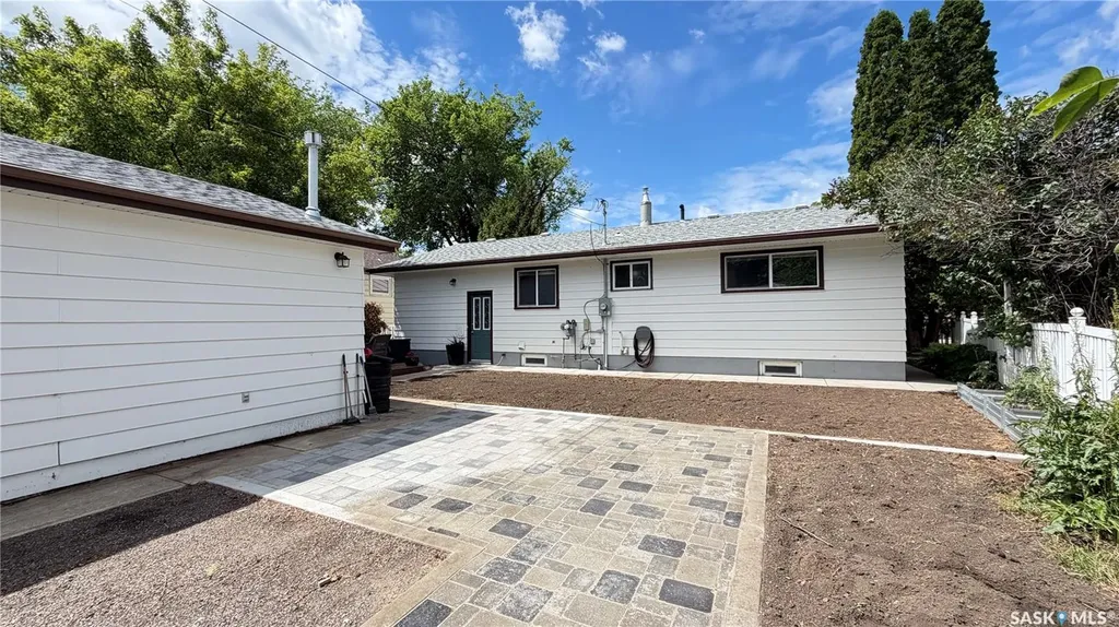 10 Stewart Avenue Saskatoon SK S7L 3S6