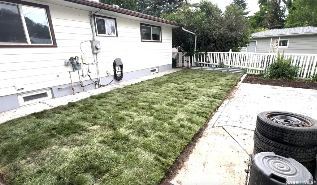 10 Stewart Avenue Saskatoon SK S7L 3S6