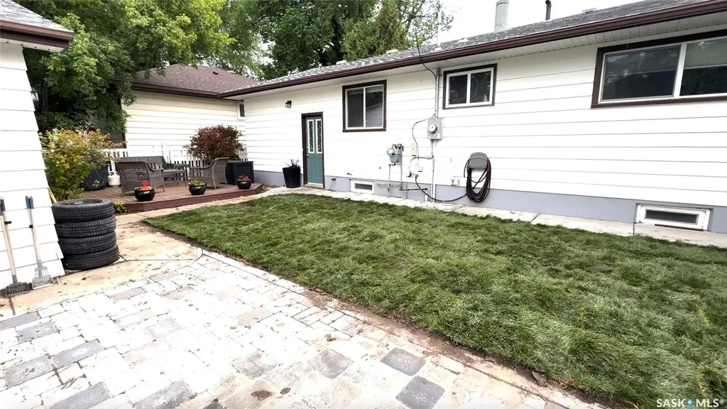 10 Stewart Avenue Saskatoon SK S7L 3S6
