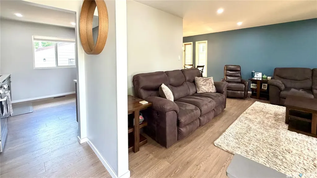 10 Stewart Avenue Saskatoon SK S7L 3S6