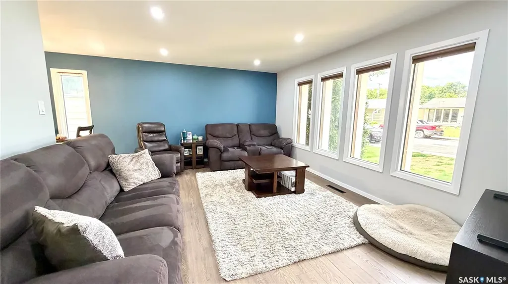 10 Stewart Avenue Saskatoon SK S7L 3S6