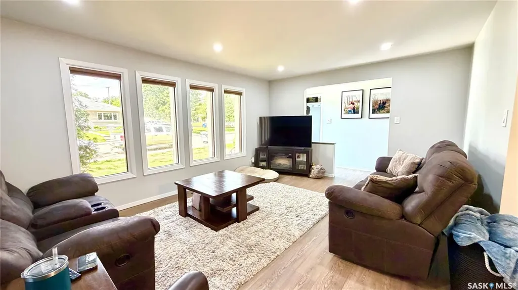 10 Stewart Avenue Saskatoon SK S7L 3S6
