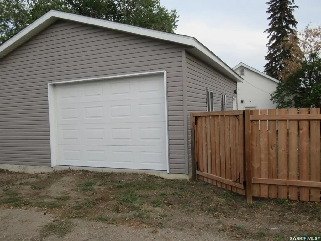 110 7th Avenue W Kindersley SK S0L 1S0