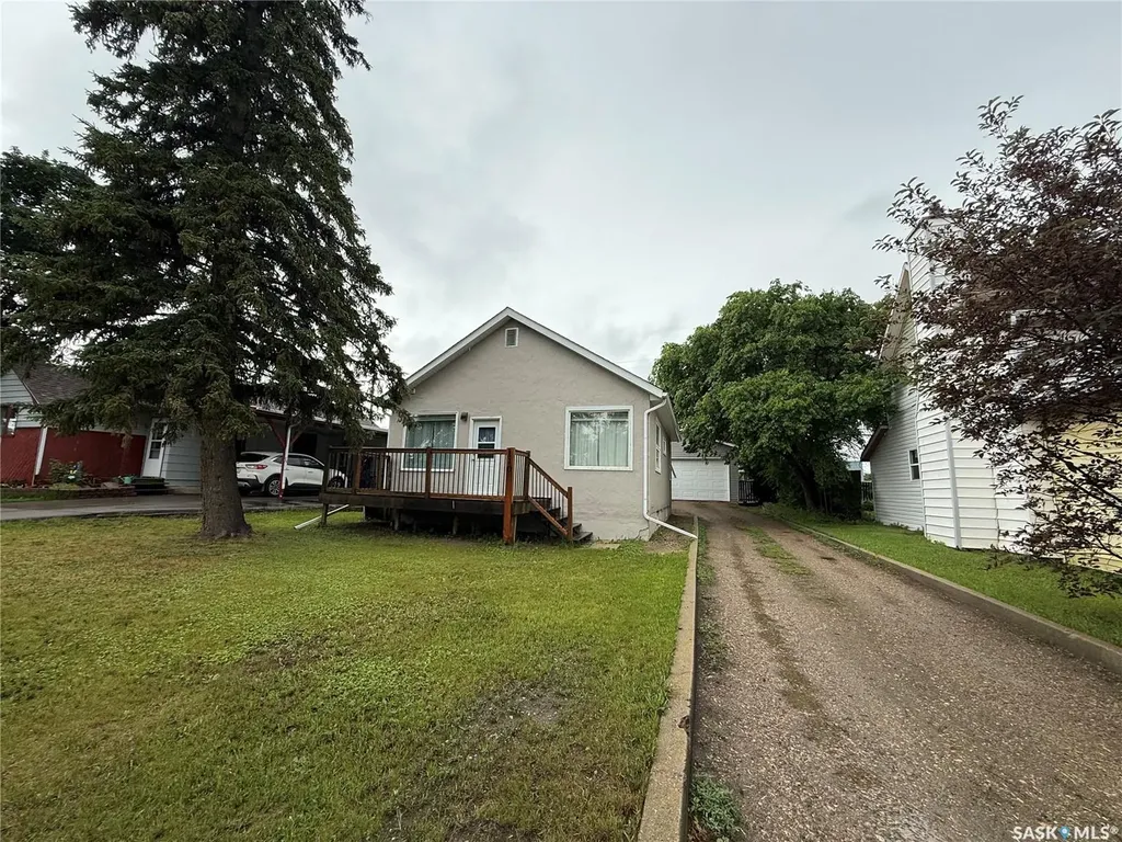110 7th Avenue W Kindersley SK S0L 1S0